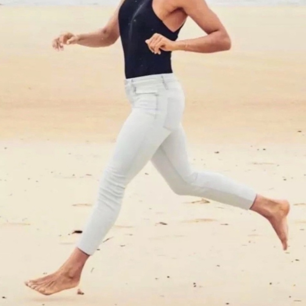 ATHLETA Glacier Wash Sculptek Skinny Crop Jeans - Picture 6 of 8